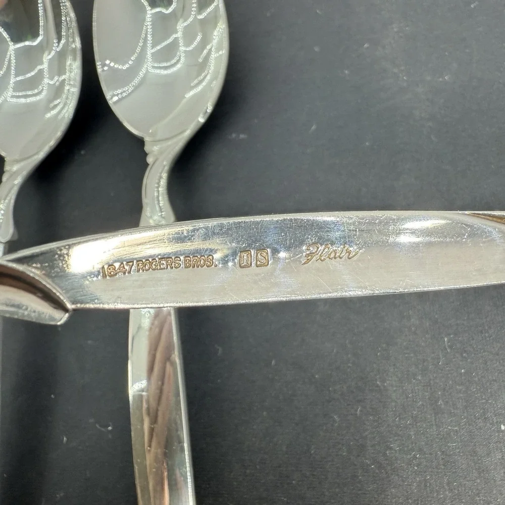 Set of 18 1847 Rogers Bros Spoons Flair Pattern Silverplate Flatware